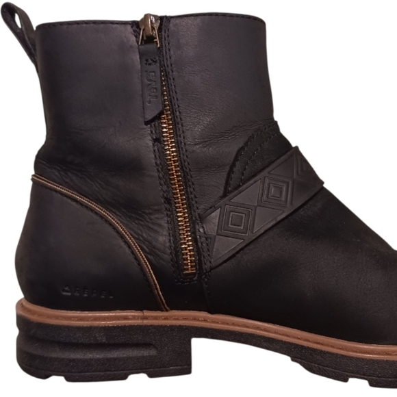 Teva Rowena Repel Waterproof Boots - Picture 6 of 12